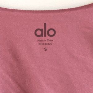 Soft sculpt long sleeve from Alo yoga - Small in the color Mars clay